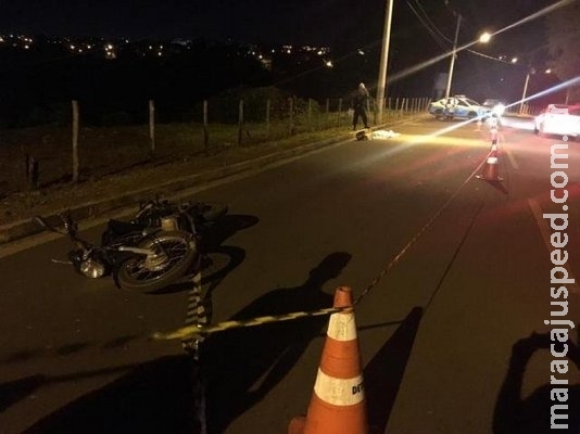 Motociclista morre ao tentar ultrapassagem e atingir poste Motociclista morre ao tentar ultrapassagem e atingir poste