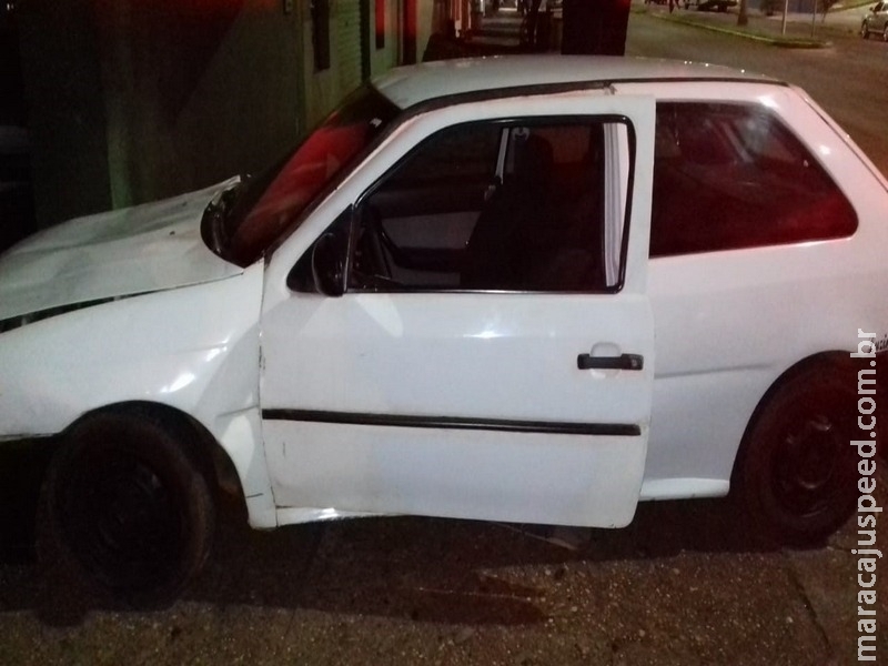Motorista embriagado colide em muro e vai preso