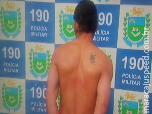 Mulher vai abastecer carro e ladrão quase leva o veículo dela em MS; o homem foi preso