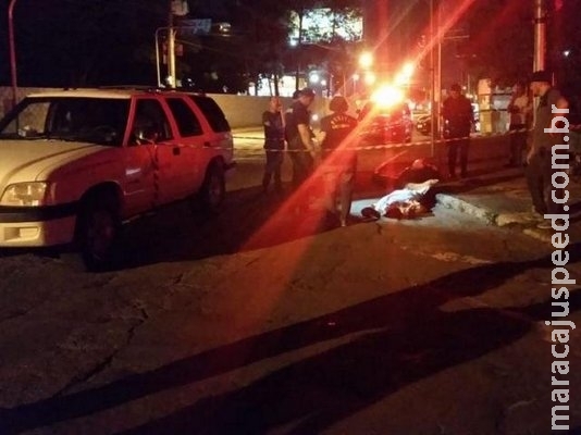 Operador de maquinas é assassinado com quatro tiros em avenida