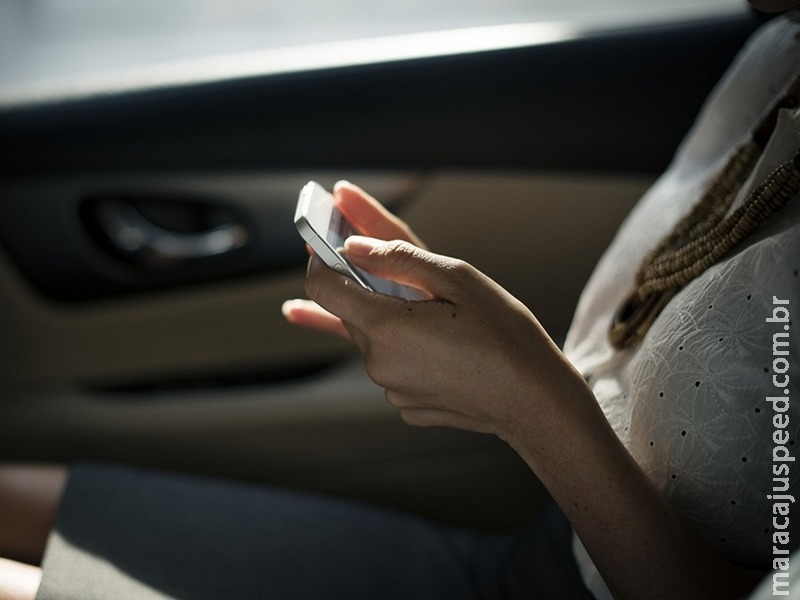 Pesquisa comprova: o uso do celular ao volante já é a terceira causa de mortes no trânsito brasileiro