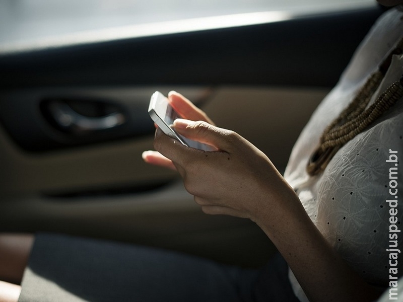 Pesquisa comprova: o uso do celular ao volante já é a terceira causa de mortes no trânsito brasileiro Pesquisa comprova: o uso do celular ao volante já é a terceira causa de mortes no trânsito brasileiro
