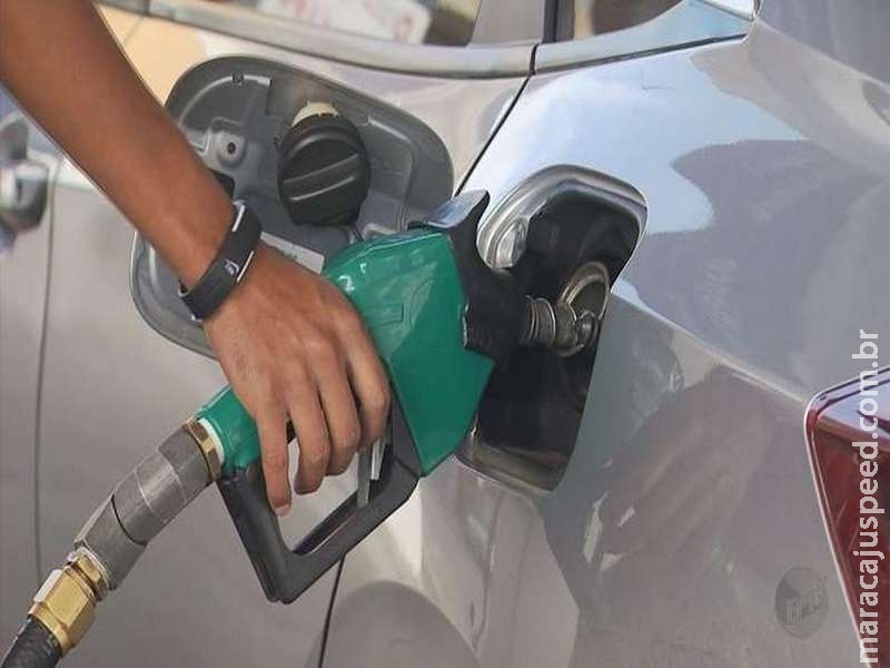 Petrobras anuncia redução no preço da gasolina a partir de terça-feira Petrobras anuncia redução no preço da gasolina a partir de terça-feira