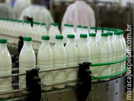Preço do leite volta a cair e produtores já esperam ano igual ou pior que 2017