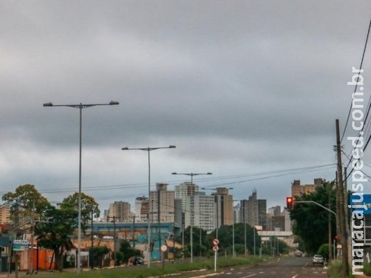 Sol aparece entre nuvens e previsão é de chuva com máxima de 30ºC Sol aparece entre nuvens e previsão é de chuva com máxima de 30ºC