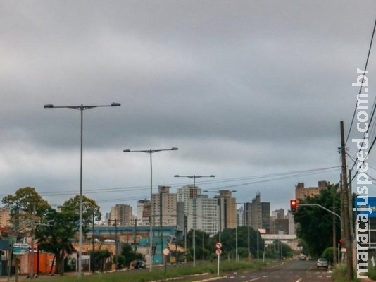 Sol aparece entre nuvens e previsão é de chuva com máxima de 30ºC