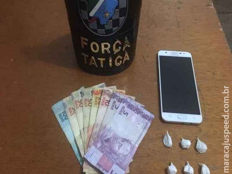 Suspeito é preso após policiais encontrarem crack escondido dentro de tomada