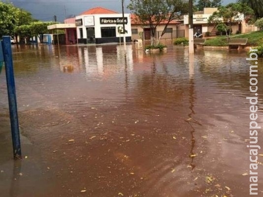 "Tornado" de fraca intensidade e chuva forte atingem o interior de MS