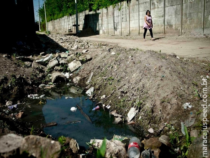 Uma em cada quatro mulheres não tem acesso a saneamento básico