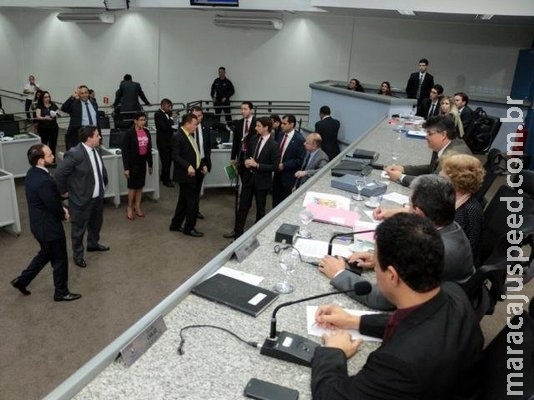 Vereadores seguem prefeitura e mantêm pesca na Lagoa Itatiaia Vereadores seguem prefeitura e mantêm pesca na Lagoa Itatiaia