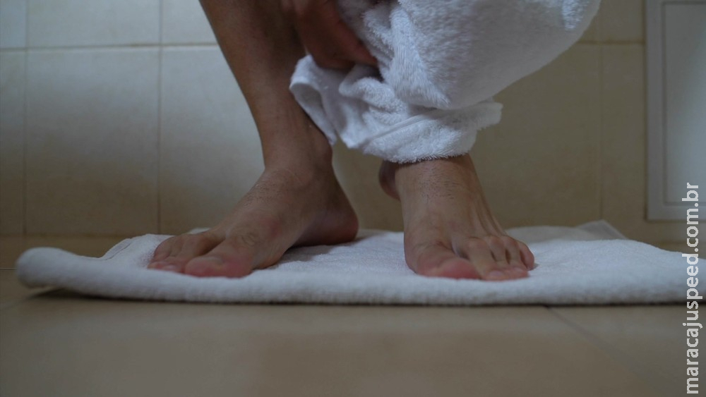 A relação entre banho quente e o combate à depressão, segundo a Ciência