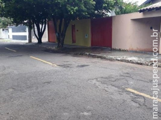 Baleado na perna, homem toca campainha para pedir socorro