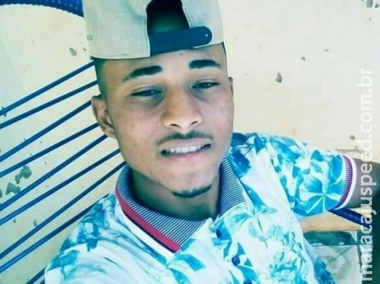 Barco afunda durante pescaria e mata jovem de 19 anos Barco afunda durante pescaria e mata jovem de 19 anos