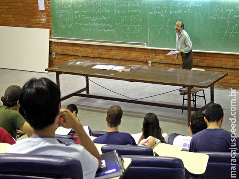 Brasil cai para último lugar no ranking de status do professor