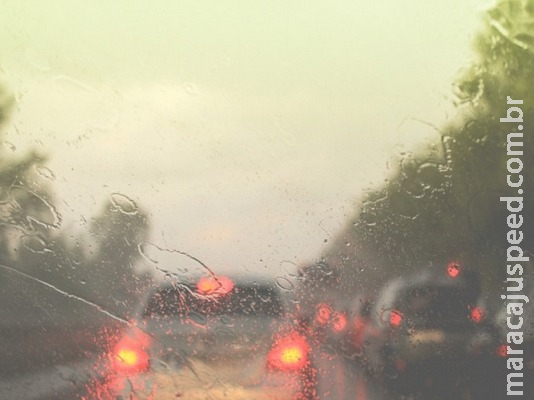 Chuva, alta velocidade e desgaste nos pneus são uma combinação perigosa Chuva, alta velocidade e desgaste nos pneus são uma combinação perigosa