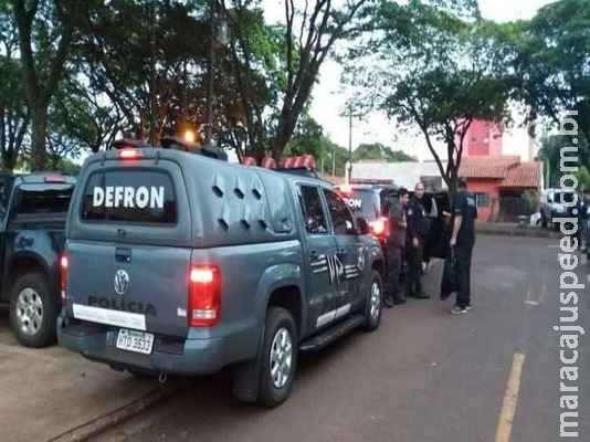 Cinco são presos por tráfico de drogas e um fuzil foi apreendido durante operação