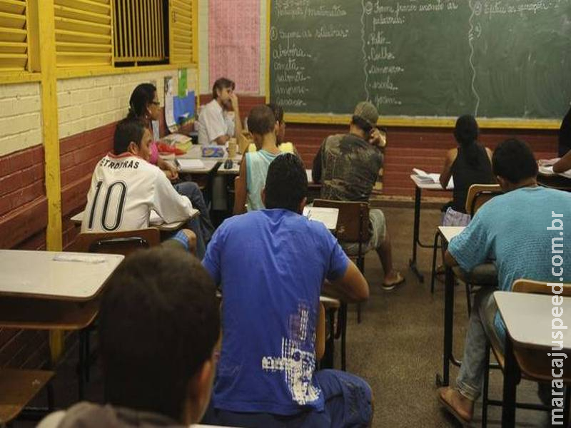 ‘É um tiro no pé’ apontam especialistas sobre aprovação de até 30% do ensino médio à distância ‘É um tiro no pé’ apontam especialistas sobre aprovação de até 30% do ensino médio à distância