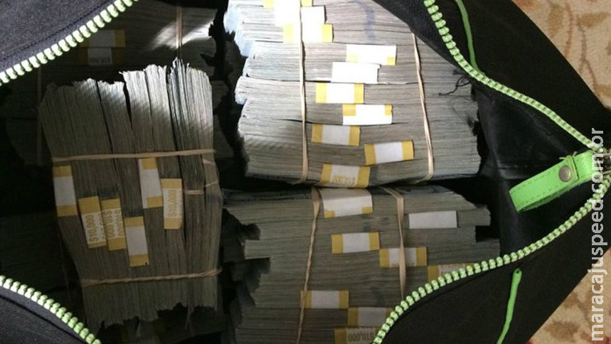 Homem compra depósito abandonado e encontra mais de 7 milhões de dólares Homem compra depósito abandonado e encontra mais de 7 milhões de dólares
