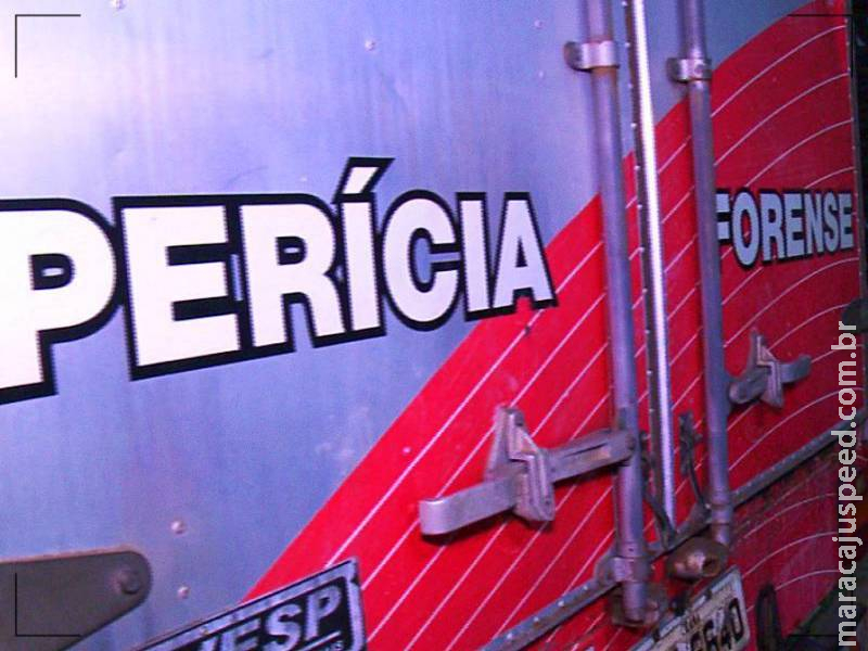 Homem é morto na frente de casa um dia depois de tentar enforcar a mãe com lençol