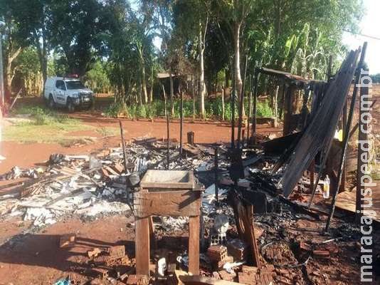 Homem incendeia própria casa após brigar com a mulher