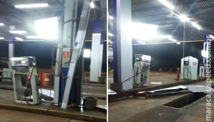  Homem se assusta com viatura e bate carreta roubada em posto de combustível