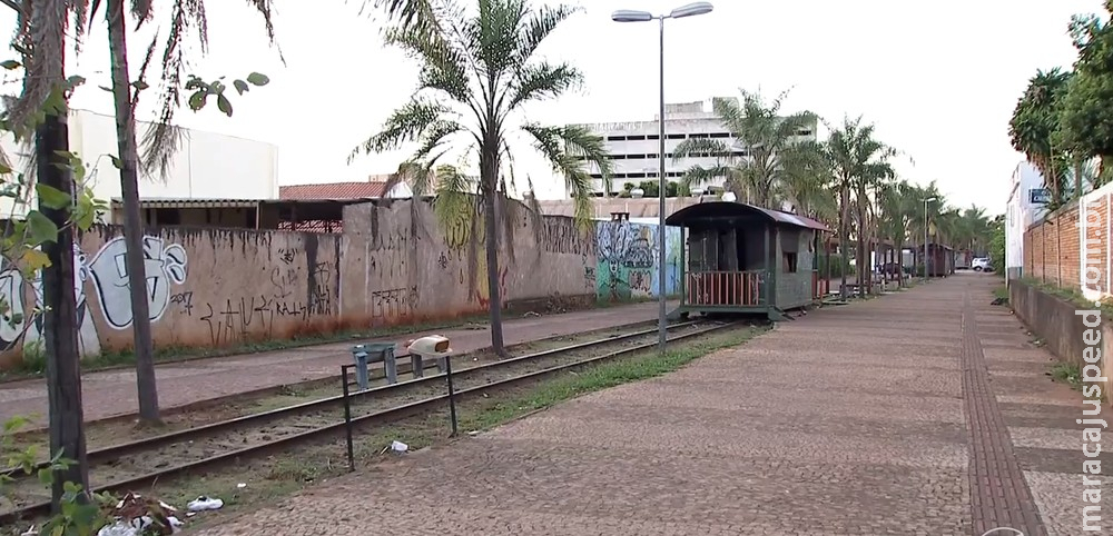 Idoso é flagrado vendendo cocaína e tenta subornar policiais: 