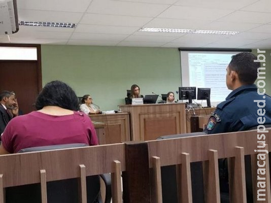 Júri inocenta mulher que matou homem que estuprava as suas filhas