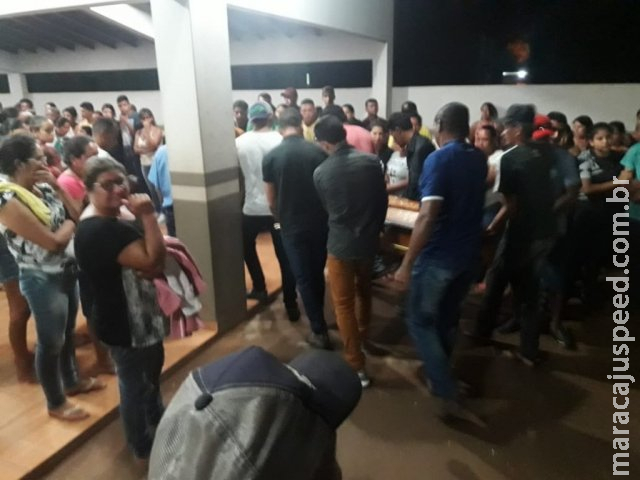 Mãe e filha mortas a facadas são veladas em capela de Rio Brilhante