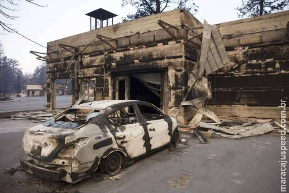 Mil pessoas ainda estão desaparecidas em incêndios nos EUA Mil pessoas ainda estão desaparecidas em incêndios nos EUA