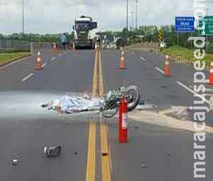 Motociclista morre carbonizado e suspeita é de que vítima foi atingida por carreta Motociclista morre carbonizado e suspeita é de que vítima foi atingida por carreta