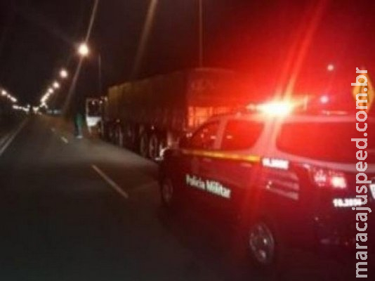 Motorista embriagado é preso conduzindo carreta em ziguezague