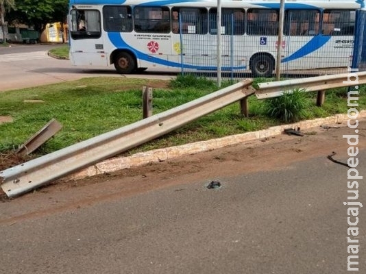 Motorista que falava ao celular morre após perder controle e bater em guard rail