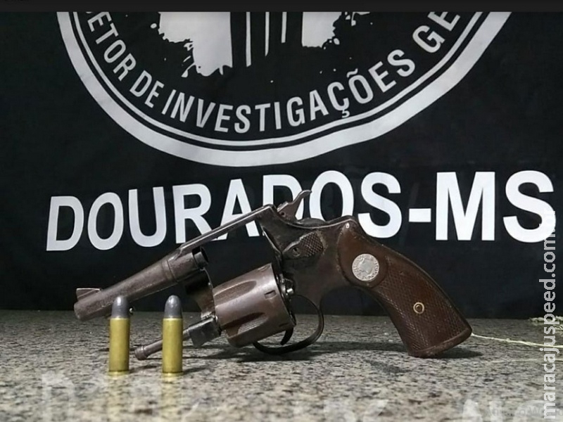 Mulher é presa no lugar de filho e sobrinho assaltantes