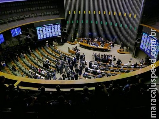 Pesquisa aponta que 89,4% são contra reajuste salarial dos ministros do STF Pesquisa aponta que 89,4% são contra reajuste salarial dos ministros do STF