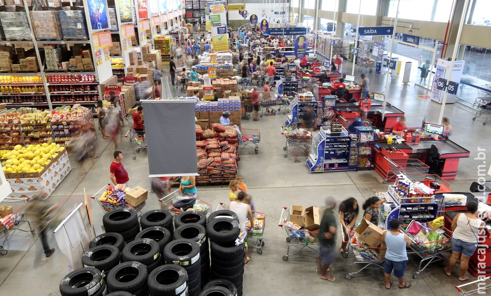 PIB do Brasil cresce 0,8% no 3º trimestre PIB do Brasil cresce 0,8% no 3º trimestre