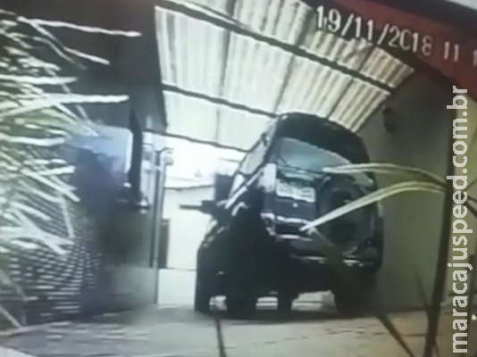 Rastros de sangue levaram polícia a mulher presa por assassinato em motel