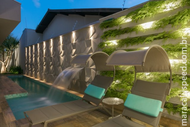Sem quintal, casal realizou sonho de ter uma piscina usando o corredor Sem quintal, casal realizou sonho de ter uma piscina usando o corredor