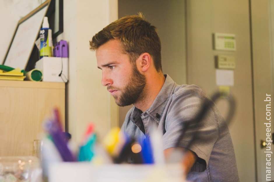 Trabalho x Emprego. Saiba como se adaptar ao novo mercado de trabalho Trabalho x Emprego. Saiba como se adaptar ao novo mercado de trabalho