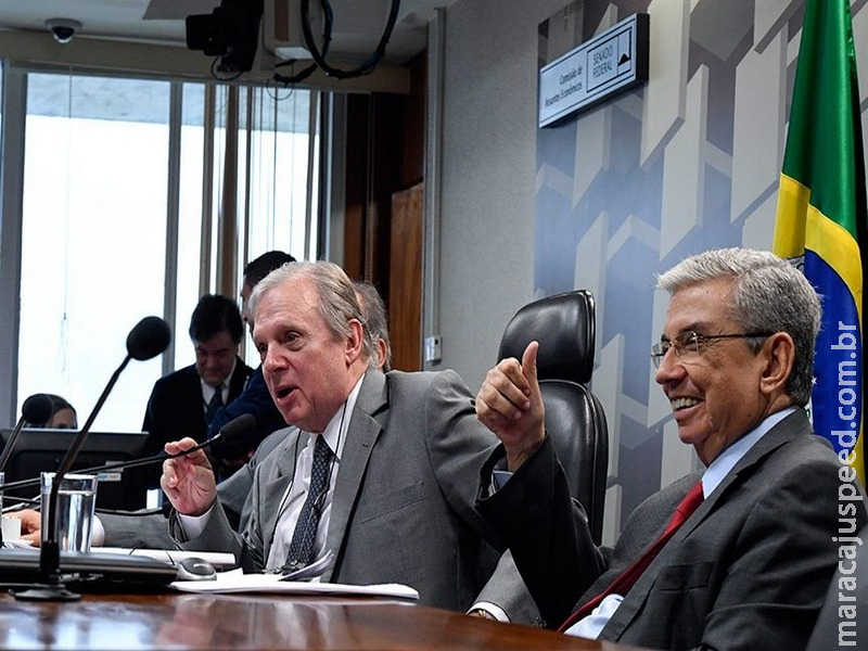 Abono salarial a profissionais da educação com recursos do Fundeb é aprovado pela CAE Abono salarial a profissionais da educação com recursos do Fundeb é aprovado pela CAE