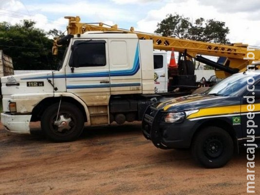 Apreendida por multas na BR-267, carreta havia sido roubada em SP