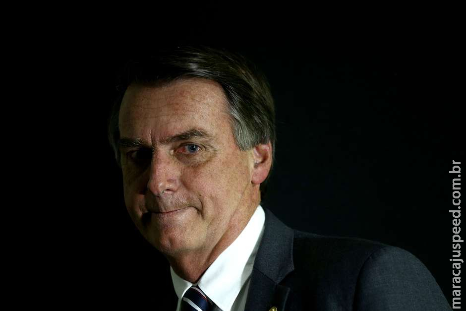  Bolsonaro bloqueia jornalista no Twitter e filho o defende