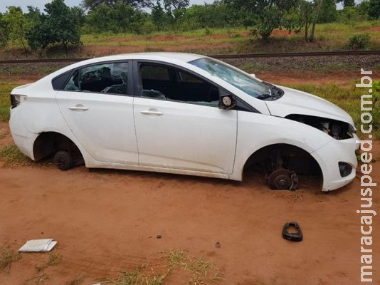 Carro de sargento baleado em assalto é encontrado "depenado" perto da Gameleira