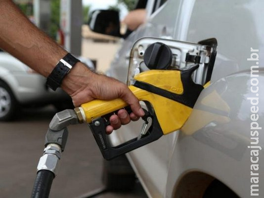 Com redução de 2,6% no preço, gasolina já é encontrada a menos de R$ 4