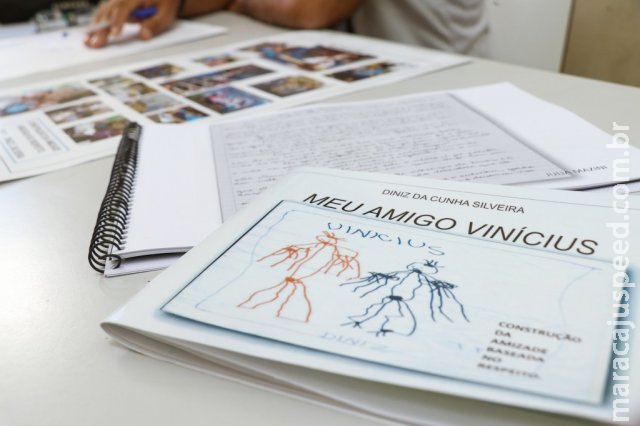 Crianças transformaram o medo do autismo em livro emocionante para Vinícius Crianças transformaram o medo do autismo em livro emocionante para Vinícius