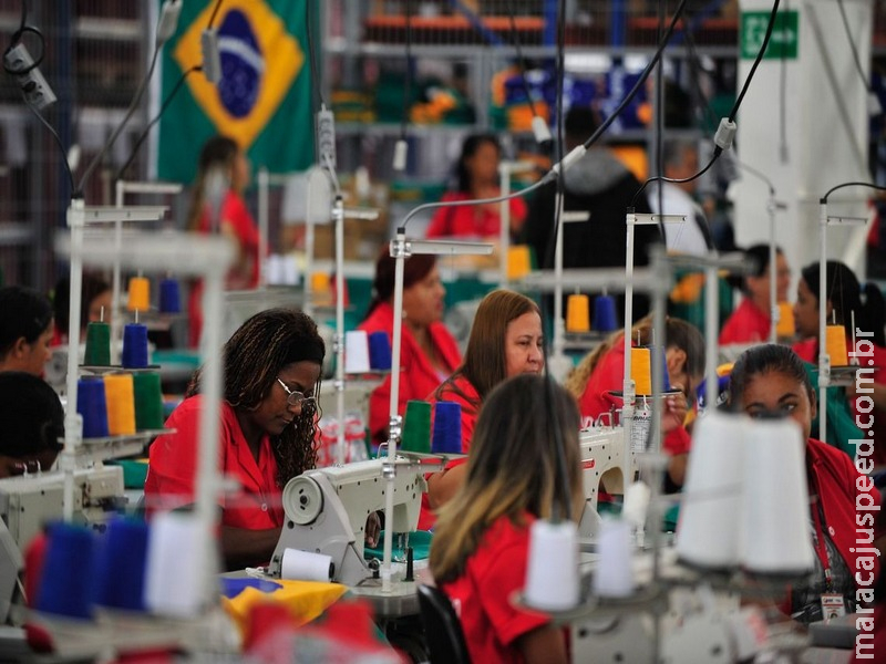 Demanda por bens industriais cresce 0,3% em outubro Demanda por bens industriais cresce 0,3% em outubro