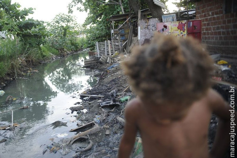 Em 1 ano, aumenta em quase 2 milhões número de brasileiros em situação de pobreza, diz IBGE Em 1 ano, aumenta em quase 2 milhões número de brasileiros em situação de pobreza, diz IBGE
