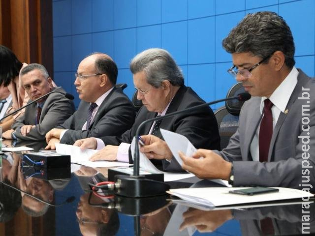 Faltando uma semana para recesso, deputados aprovam 20 projetos