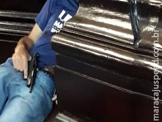 Homem invade missa, mata quatro e comete suicídio em SP