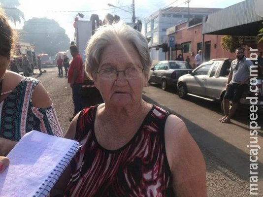 Idosa mora em hotel que pegou fogo e foi retirada de quarto por funcionário Idosa mora em hotel que pegou fogo e foi retirada de quarto por funcionário