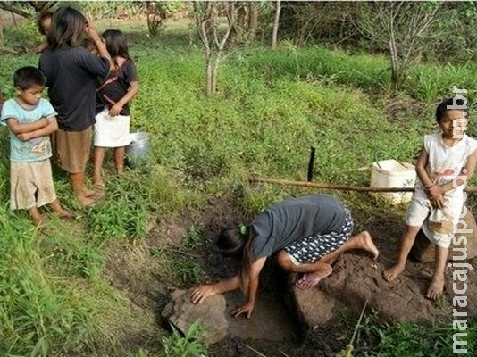 Índios continuam sofrendo com a escassez de água Índios continuam sofrendo com a escassez de água